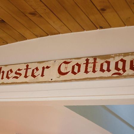Chester Cottage Beachfront Oakura エクステリア 写真