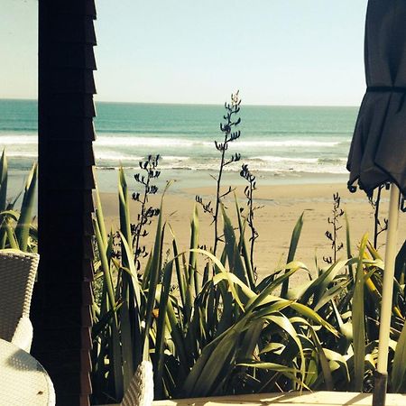 Chester Cottage Beachfront Oakura エクステリア 写真