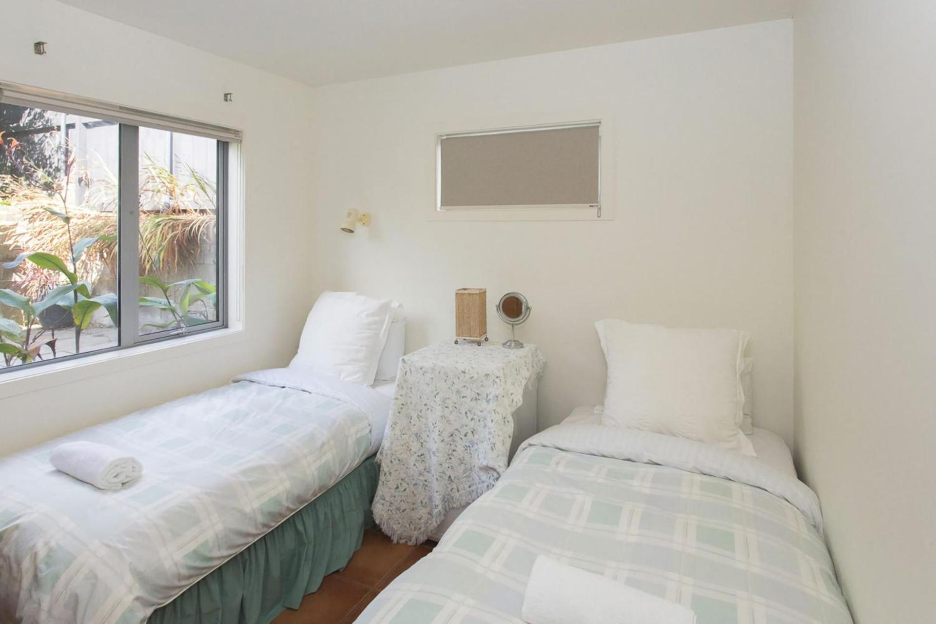 Chester Cottage Beachfront Oakura エクステリア 写真