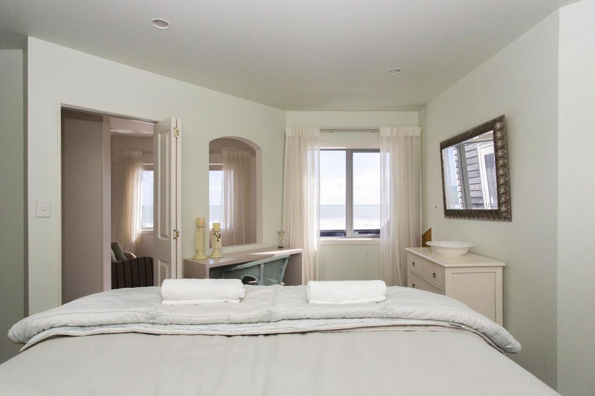 Chester Cottage Beachfront Oakura エクステリア 写真