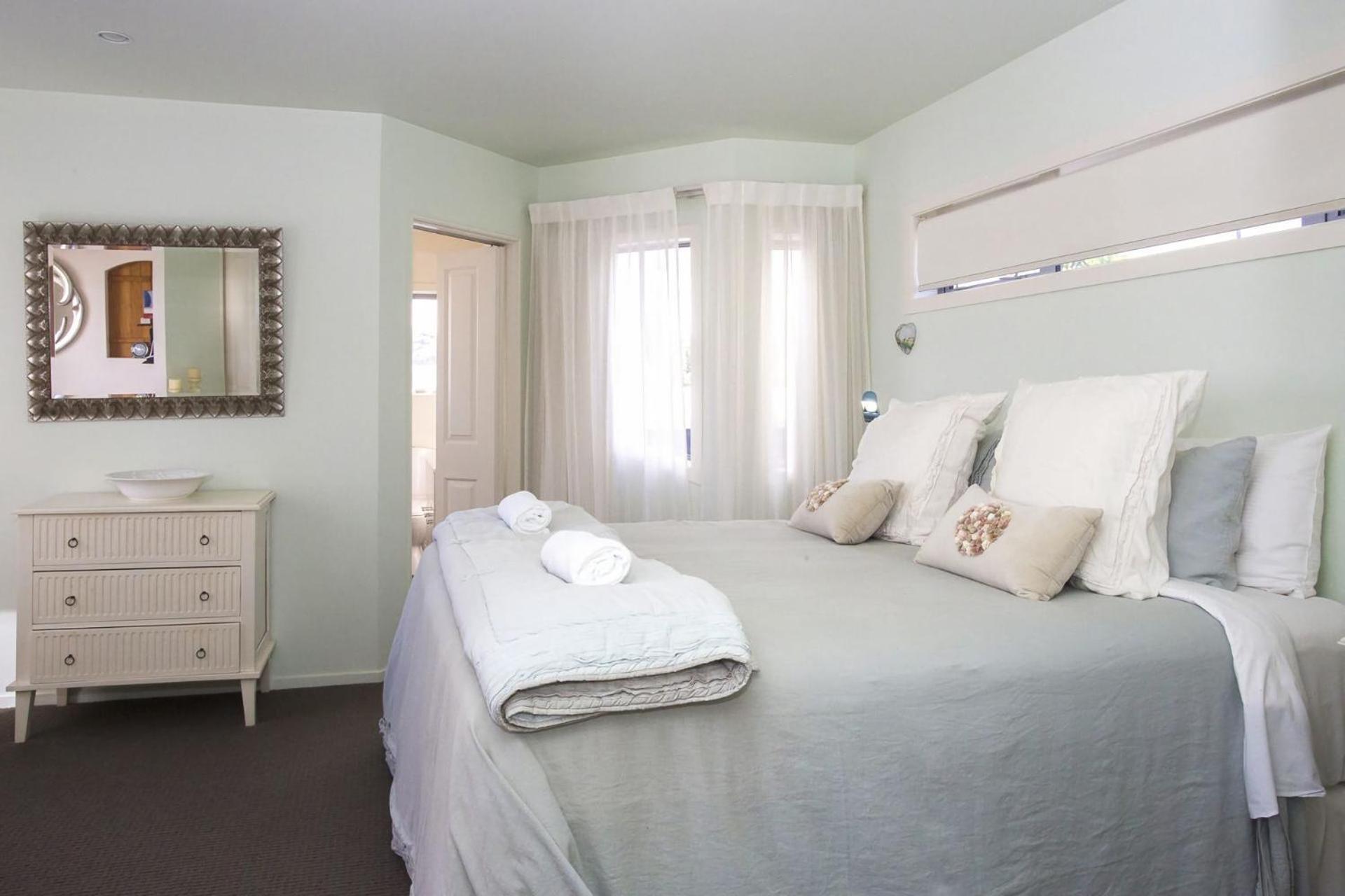 Chester Cottage Beachfront Oakura エクステリア 写真