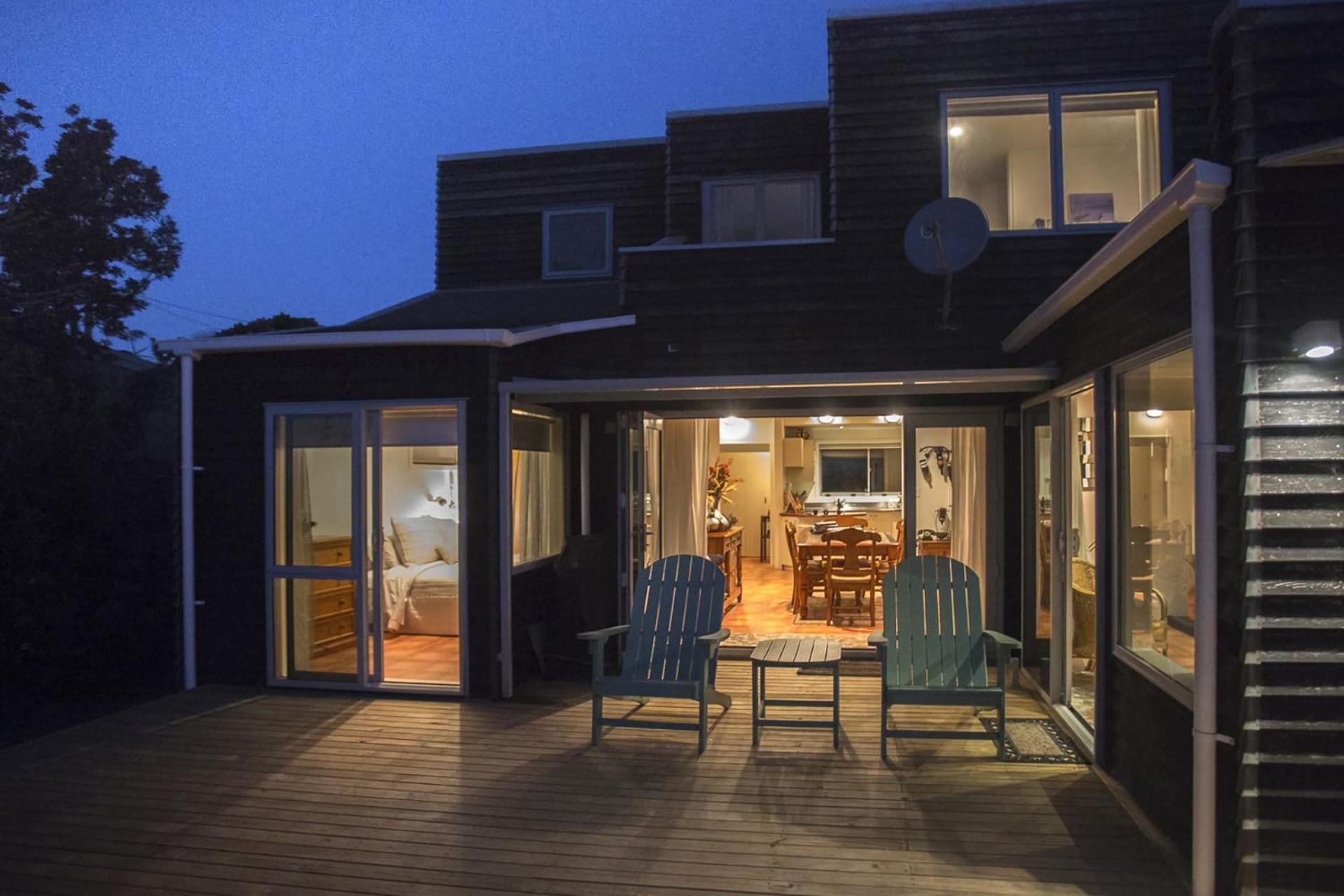 Chester Cottage Beachfront Oakura エクステリア 写真