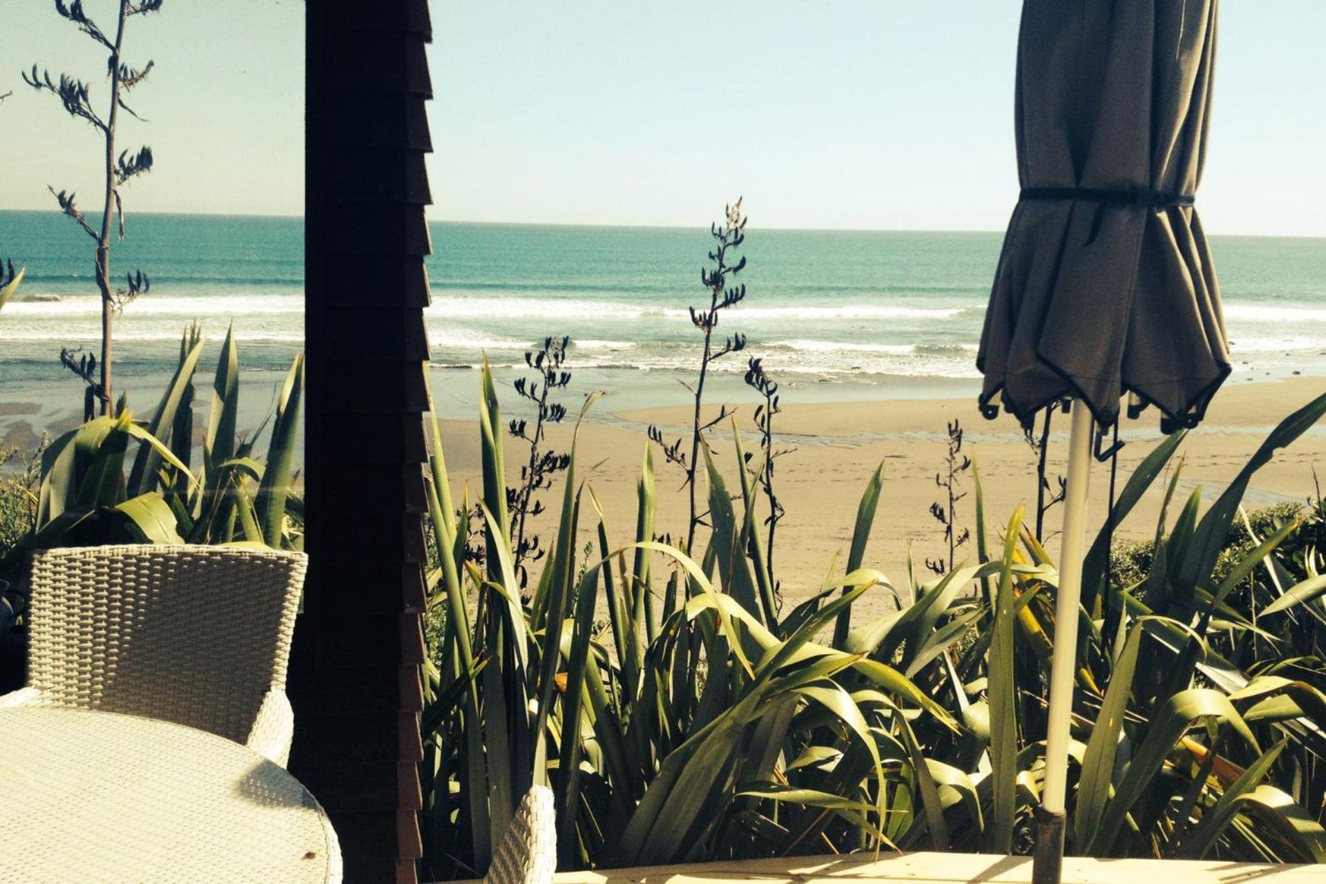 Chester Cottage Beachfront Oakura エクステリア 写真