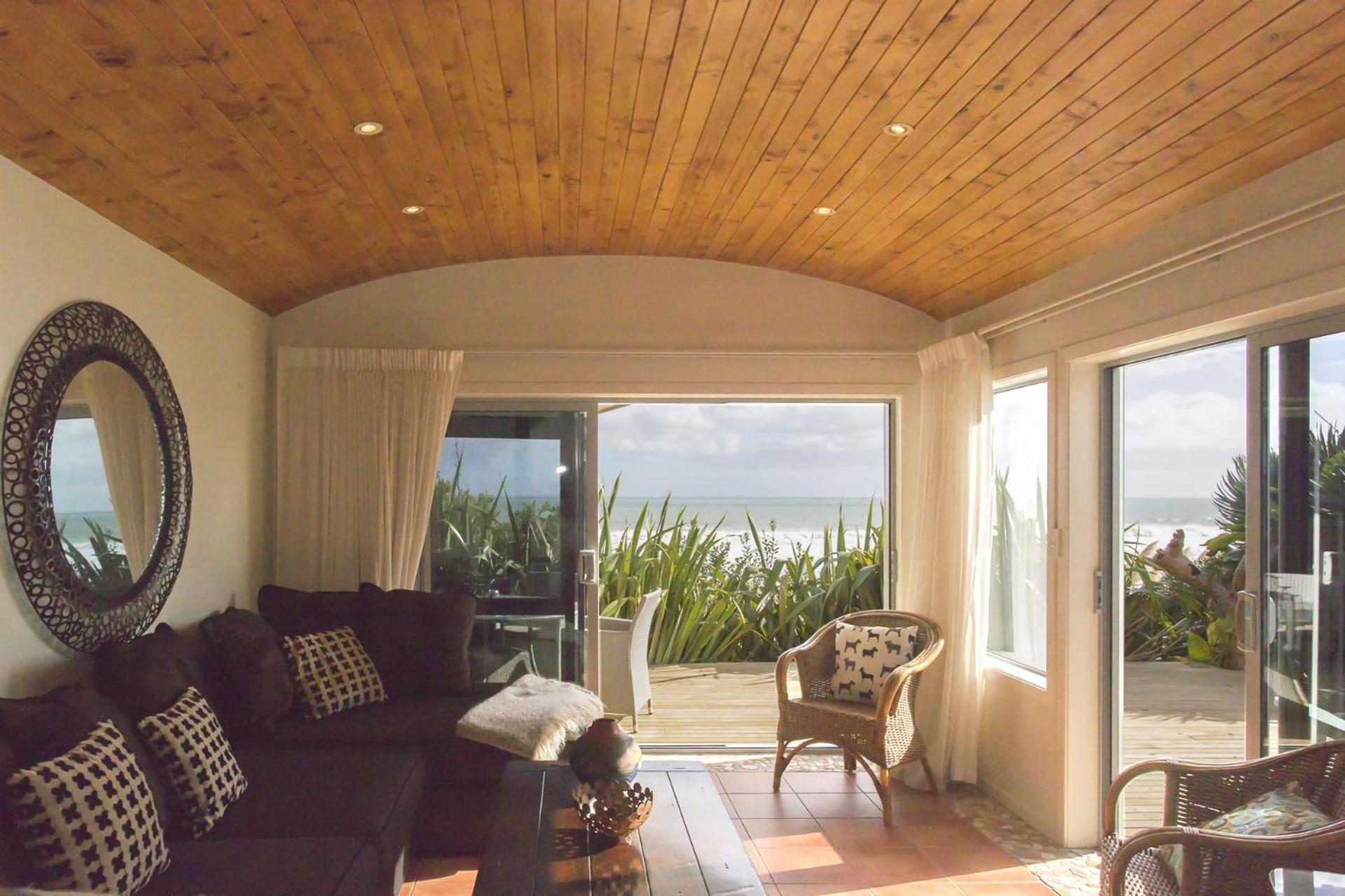 Chester Cottage Beachfront Oakura エクステリア 写真