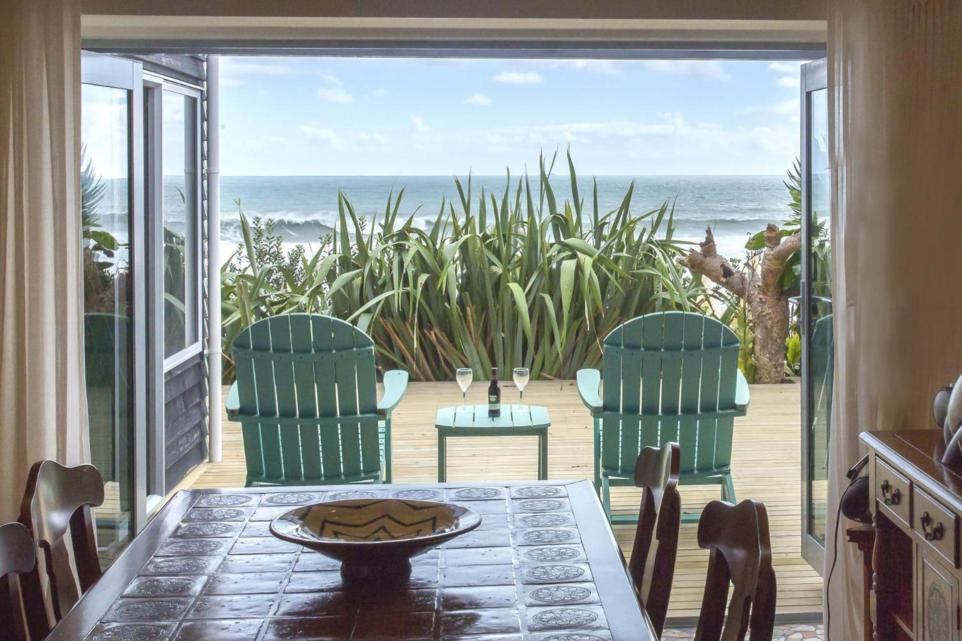 Chester Cottage Beachfront Oakura エクステリア 写真